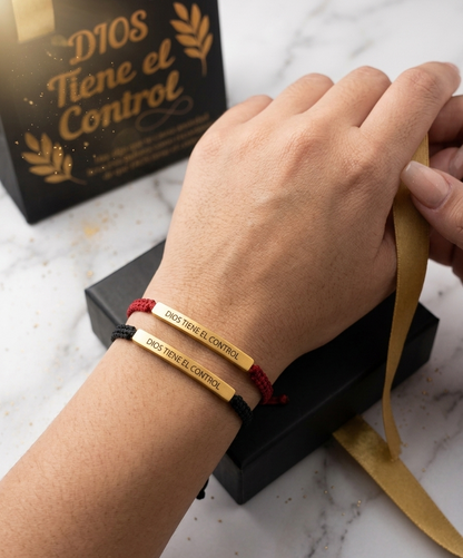 🙏✨ PULSERAS “DIOS TIENE EL CONTROL” 2X1 – FE, PROTECCIÓN Y CALMA TODOS LOS DÍAS ✨🙏