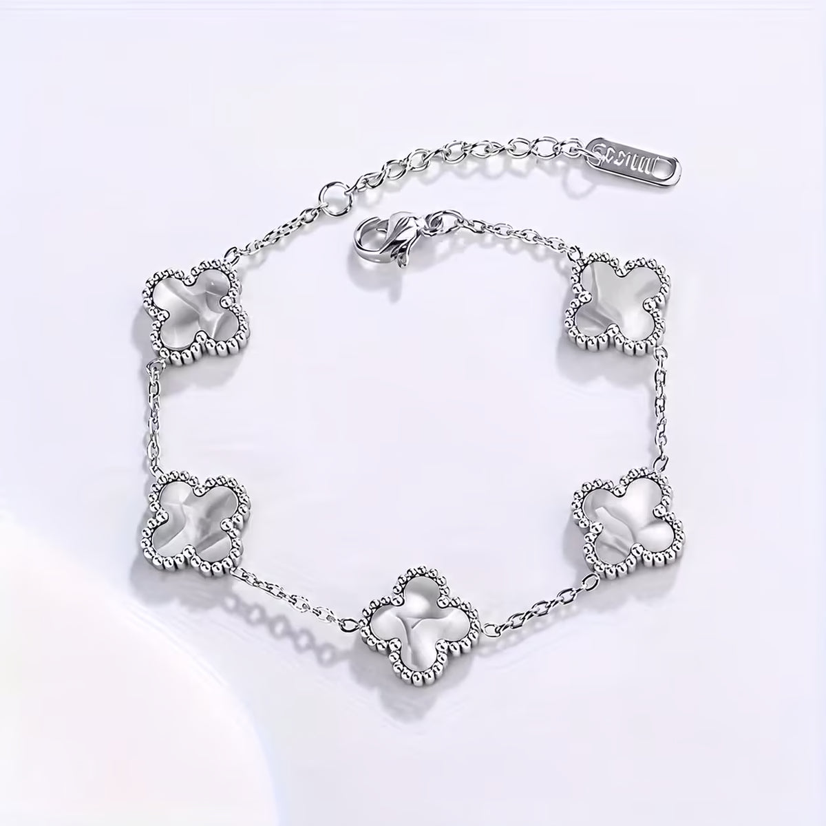 🍀 PULSERA TRÉBOL RODINADA + CAJA DE REGALO 🎁 ✨ Una joya elegante con un significado especial