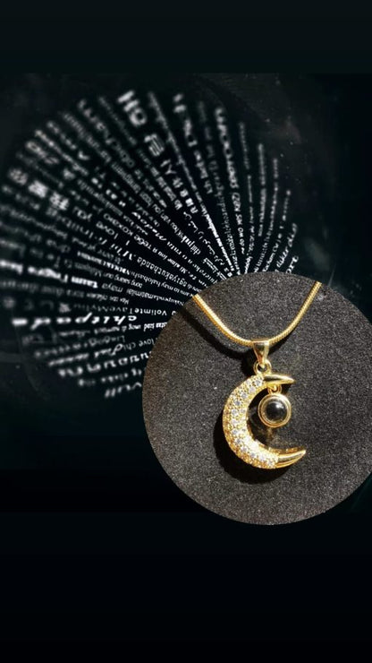 🌙✨ COLLAR LUNA “TE AMO EN 100 IDIOMAS” – EL REGALO MÁS ROMÁNTICO Y ESPECIAL ✨💖