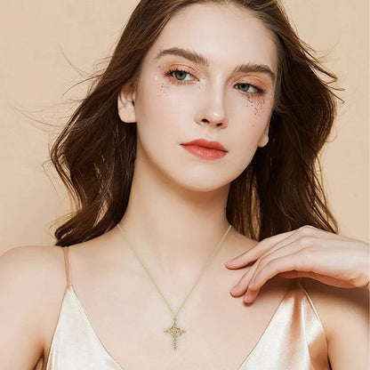 ✨✝️ Collar Cruz Corona Giratoria – Elegancia, Fe y Un Diseño Único Que Te Acompaña Siempre