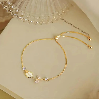 🌷 Pulsera Tulipán Blanca + Caja de Regalo 🎁 Un detalle elegante y delicado que hará sentir especial a esa persona que tanto quieres.