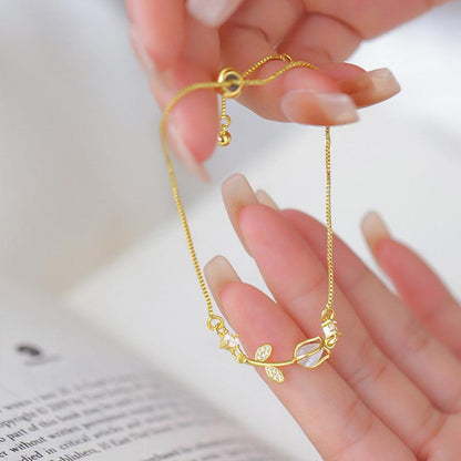 🌷 Pulsera Tulipán Blanca + Caja de Regalo 🎁 Un detalle elegante y delicado que hará sentir especial a esa persona que tanto quieres.